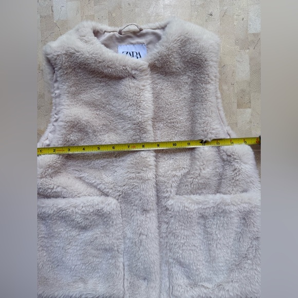 ZARA Girls Faux Fur Vest Cream Color Fall/Winter - size 8-9 - Picture 5 of 9